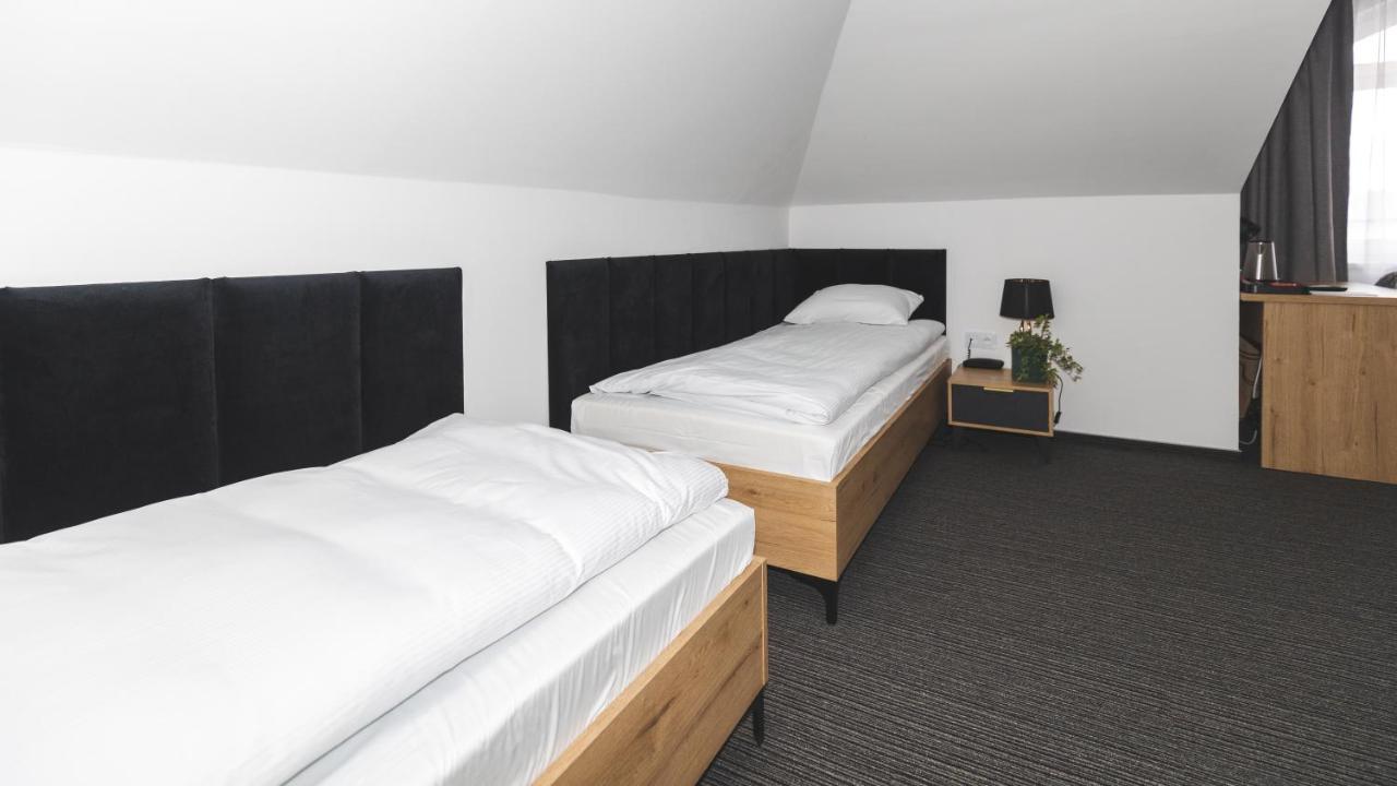 Hotel Akwawit Leszno  Extérieur photo