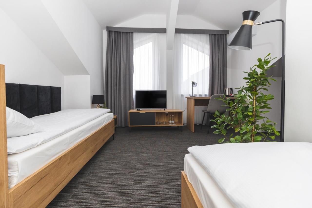 Hotel Akwawit Leszno  Extérieur photo