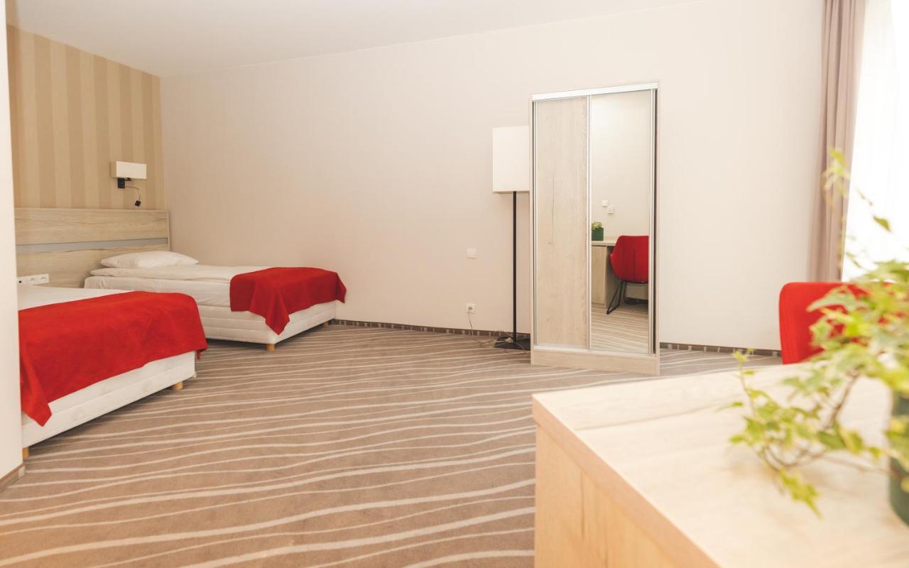 Hotel Akwawit Leszno  Extérieur photo