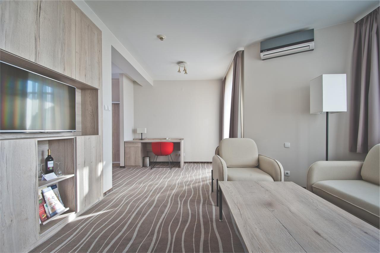 Hotel Akwawit Leszno  Extérieur photo